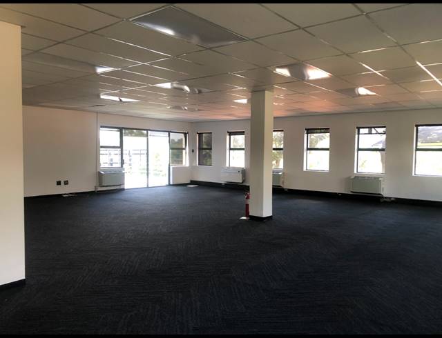 144M² OFFICE TO LET IN HYDE PARK